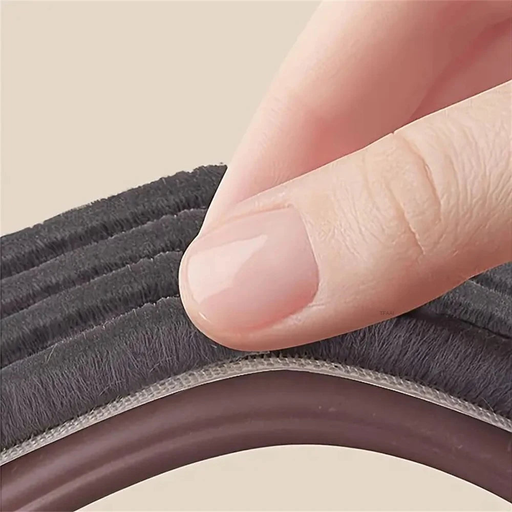 Sandarinimo juosta durų apačiai su šepetėliu – nuo skersvėjo, dulkių ir triukšmo