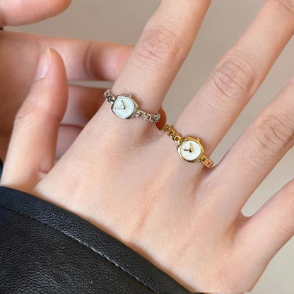 Mini laikrodžio formos žiedas moterims – elegantiškas ir išskirtinis aksesuaras
