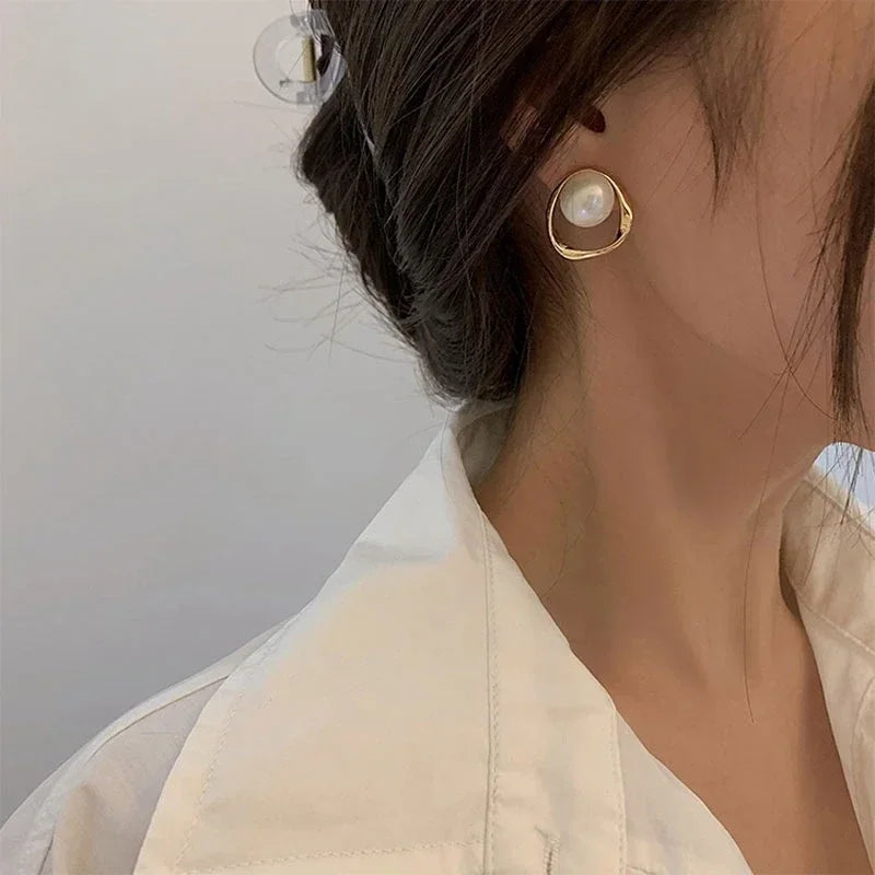 Perlų imitacijos auskarai moterims – elegantiški apvalūs auskarai kasdienai